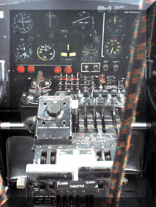 cockpit2.jpg (166575 bytes)