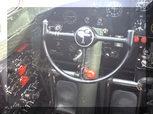 cockpit3.jpg (125269 bytes)